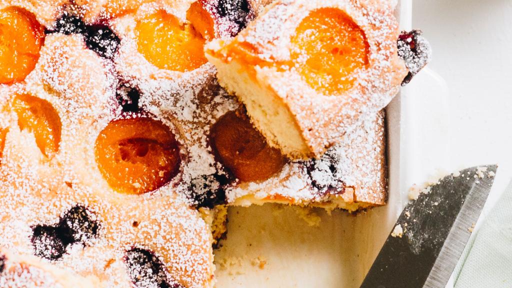 Apricot blackberry cake